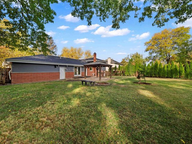 105 E ELAINE Circle, Prospect Heights, IL 60070