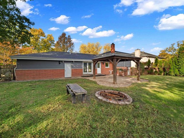 105 E ELAINE Circle, Prospect Heights, IL 60070