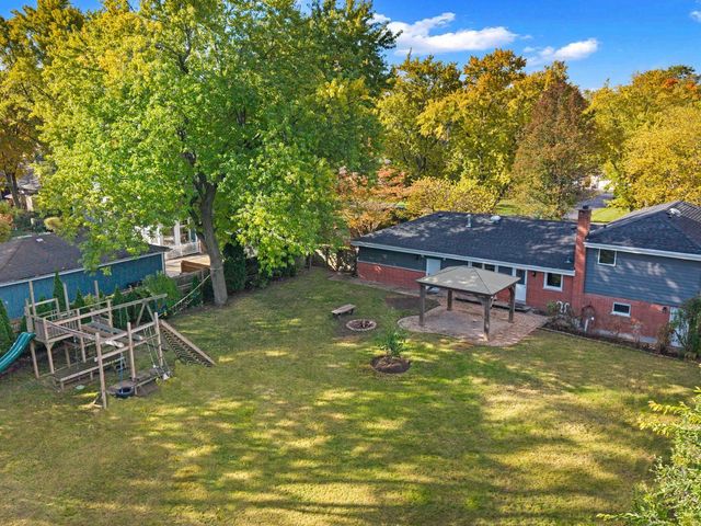 105 E ELAINE Circle, Prospect Heights, IL 60070