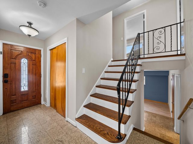 105 E ELAINE Circle, Prospect Heights, IL 60070