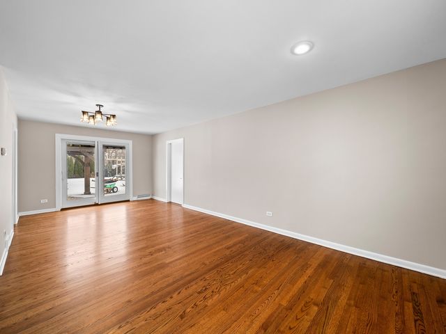 105 E ELAINE Circle, Prospect Heights, IL 60070