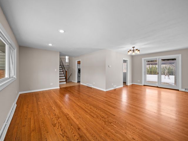 105 E ELAINE Circle, Prospect Heights, IL 60070