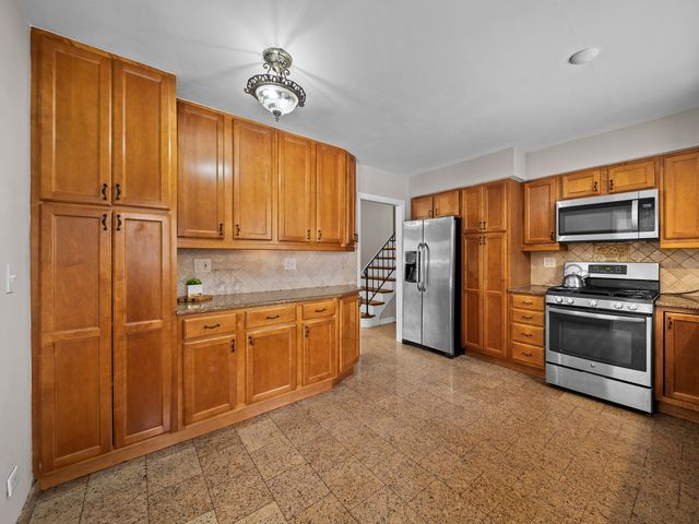 105 E ELAINE Circle, Prospect Heights, IL 60070