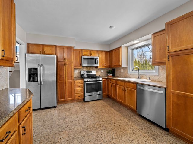 105 E ELAINE Circle, Prospect Heights, IL 60070