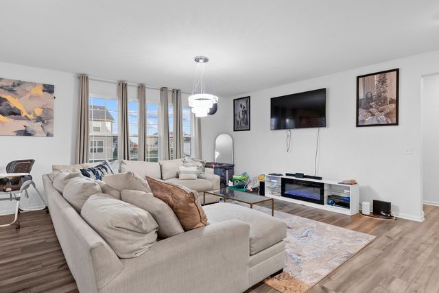 668 Braemore Lane, Yorkville, IL 60560