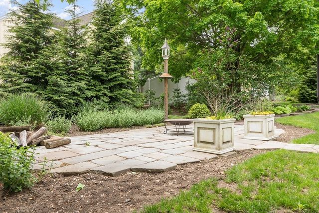 230 Harrington Ave, Concord, MA 01742