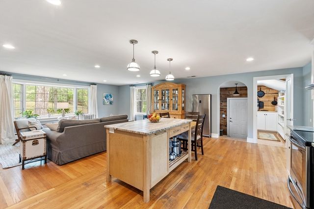 230 Harrington Ave, Concord, MA 01742