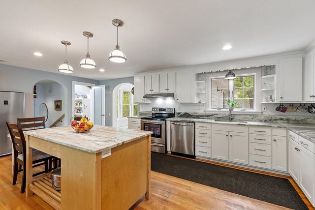 230 Harrington Ave, Concord, MA 01742