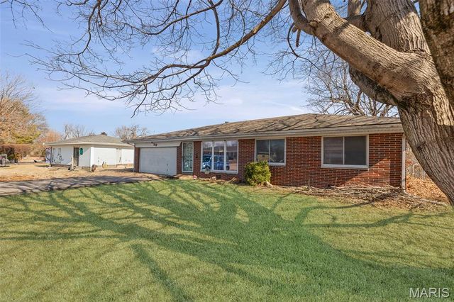 112 Freedom Drive, Belleville, IL 62226