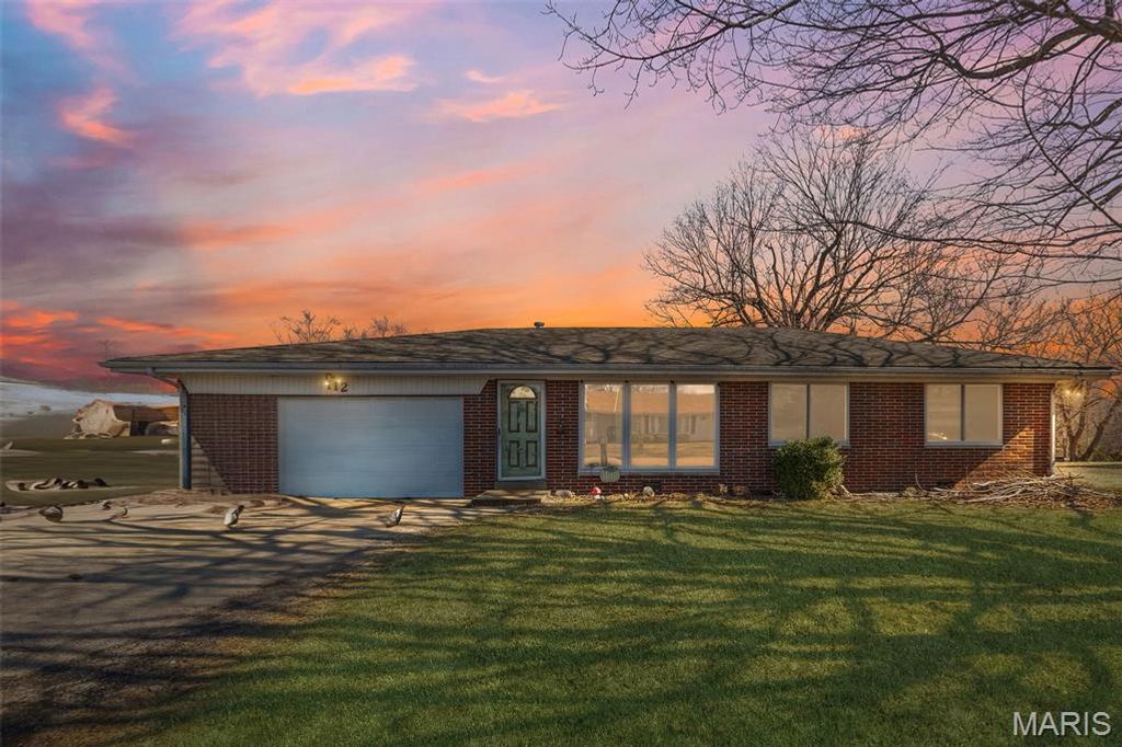 112 Freedom Drive, Belleville, IL 62226