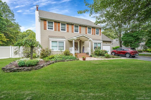 3 Avon Avenue, Port Jefferson Station, NY 11776