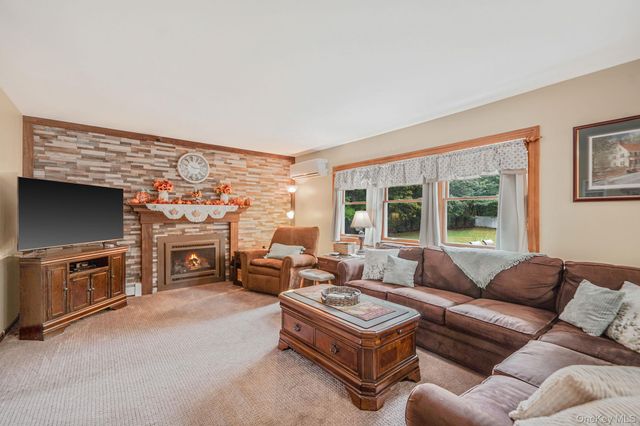 3 Avon Avenue, Port Jefferson Station, NY 11776