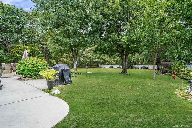 3 Avon Avenue, Port Jefferson Station, NY 11776