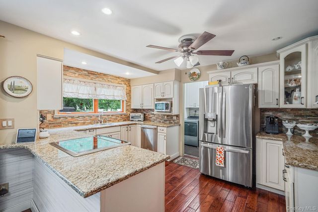 3 Avon Avenue, Port Jefferson Station, NY 11776