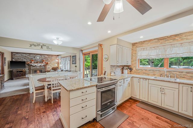 3 Avon Avenue, Port Jefferson Station, NY 11776