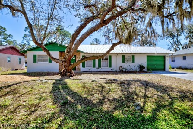 935 Galaxy Avenue, Sebring, FL 33875