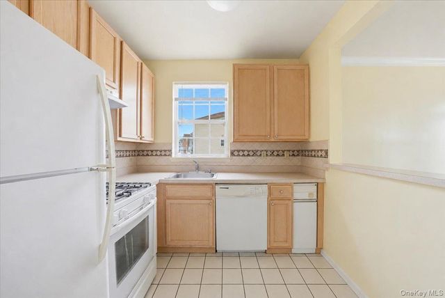 163 Surf Drive 106, Bronx, NY 10473