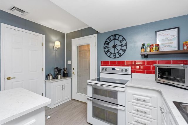 155 6TH STREET NE, Largo, FL 33770