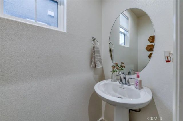 836 Winchell West, Madera, CA 93636