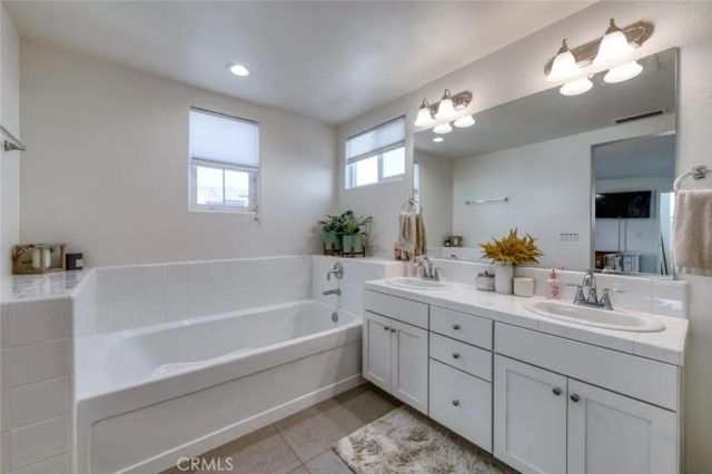836 Winchell West, Madera, CA 93636