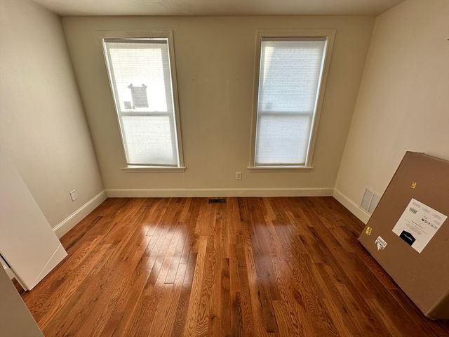 130 W 8th St 1, Boston, MA 02127