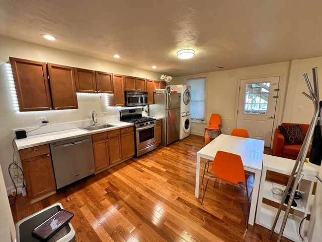 130 W 8th St 1, Boston, MA 02127