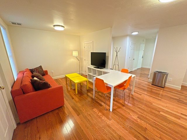 130 W 8th St 1, Boston, MA 02127