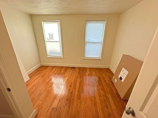 130 W 8th St 1, Boston, MA 02127