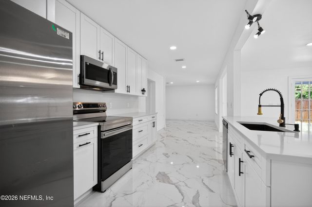 1407 GRANDVIEW Drive, Jacksonville, FL 32211