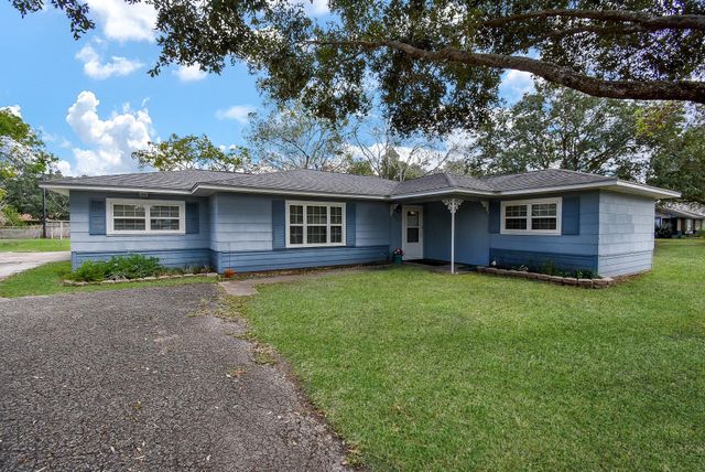 1510 Michael Street, El Campo, TX 77437