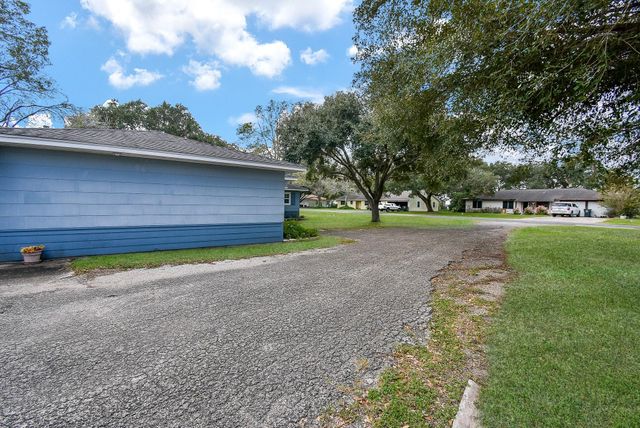 1510 Michael Street, El Campo, TX 77437
