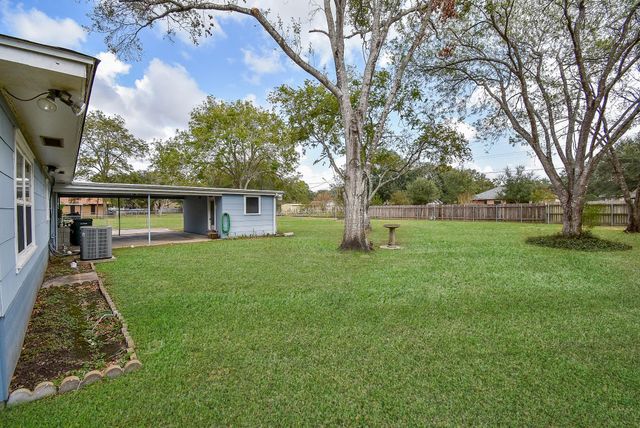 1510 Michael Street, El Campo, TX 77437