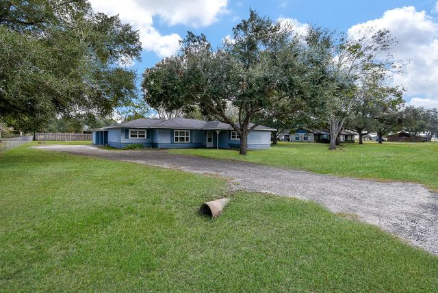 1510 Michael Street, El Campo, TX 77437