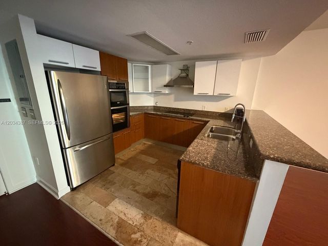 170 SE 14th Street 1406, Miami, FL 33131