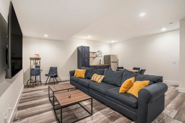 922 N Hill Street, South Bend, IN 46617