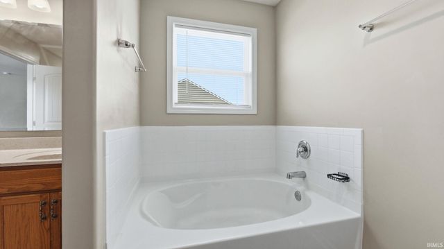 5076 Redwall Rim Passageway, Fort Wayne, IN 46808