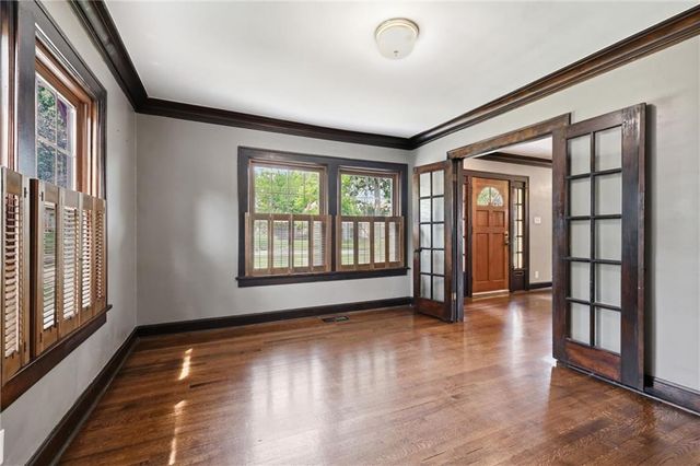 1315 W 50th Terrace, Kansas City, MO 64112