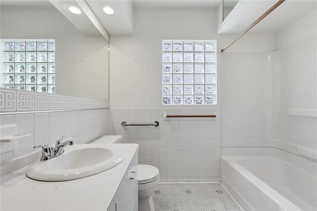 1315 W 50th Terrace, Kansas City, MO 64112