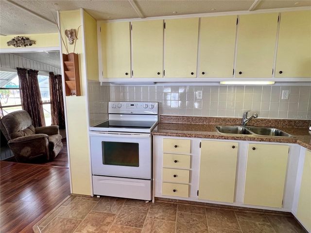 240 BLACKBURN BOULEVARD, North Port, FL 34287