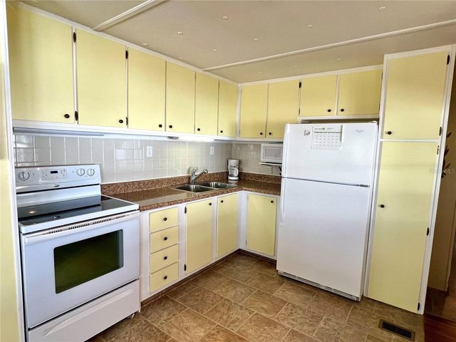 240 BLACKBURN BOULEVARD, North Port, FL 34287