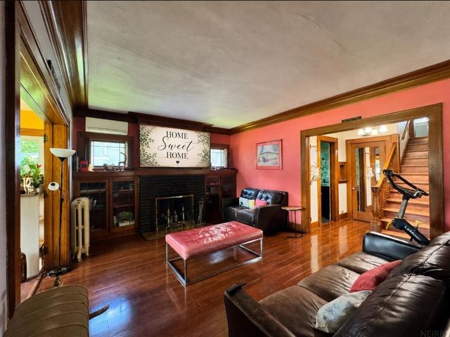400 Home Park Blvd, Waterloo, IA 50701