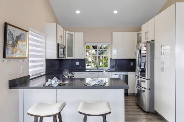 1127 Laguna Springs Dr, Weston, FL 33326