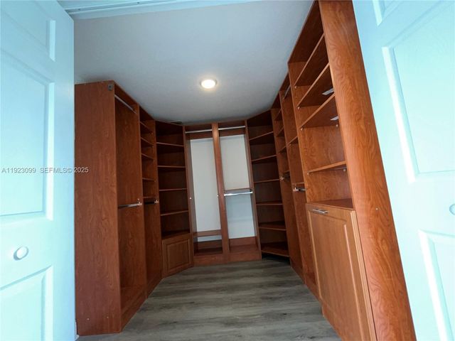 1127 Laguna Springs Dr, Weston, FL 33326