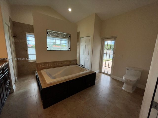 1127 Laguna Springs Dr, Weston, FL 33326