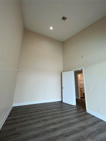 1127 Laguna Springs Dr, Weston, FL 33326