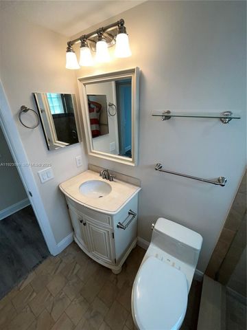 1127 Laguna Springs Dr, Weston, FL 33326