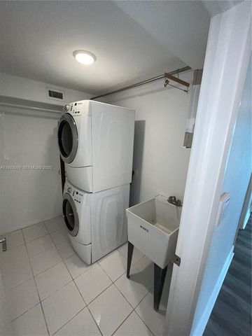 1127 Laguna Springs Dr, Weston, FL 33326