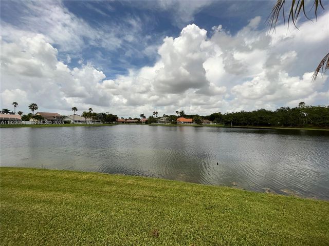 1127 Laguna Springs Dr, Weston, FL 33326