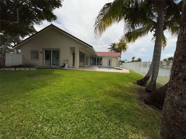 1127 Laguna Springs Dr, Weston, FL 33326