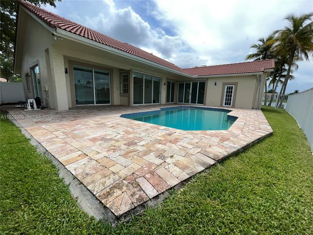 1127 Laguna Springs Dr, Weston, FL 33326
